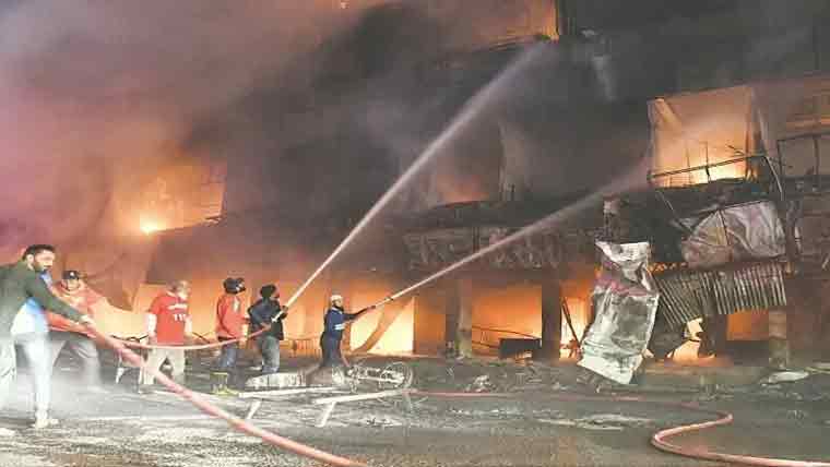 چھٹی کے دن 7مقامات پر آتشزدگی 