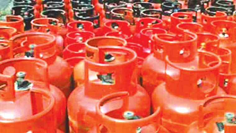 کاہنہ میں سلنڈر دھماکا، باپ بیٹا دم گھٹنے سے جاں بحق