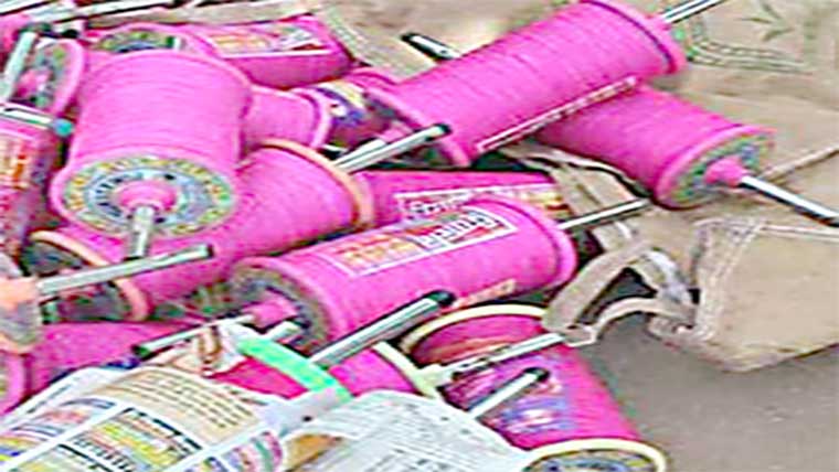 گھر پر چھاپہ‘ اڑھائی سو چرخیاں‘500پتنگیں برآمد ،ملزم گرفتار