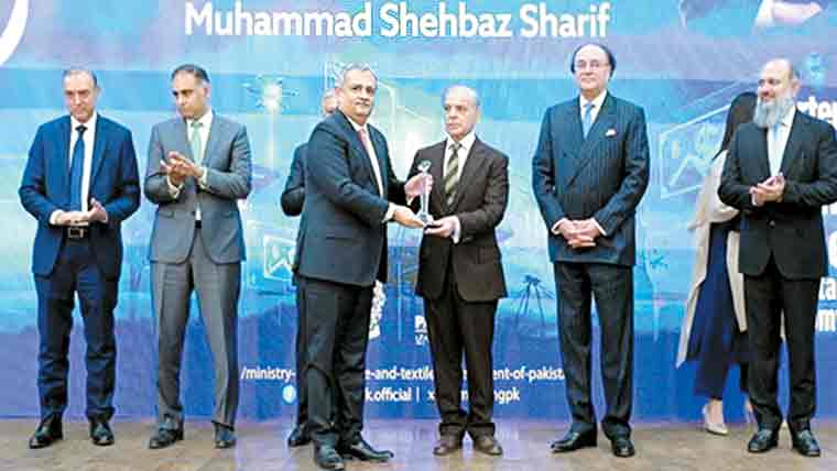 وزیراعظم کا نمایاں معاشی خدمات پر این بی پی کو خراجِ تحسین 