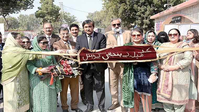 گورنمنٹ کالج ویمن یونیورسٹی فیصل آباد میں دو روزہ کتاب میلہ 