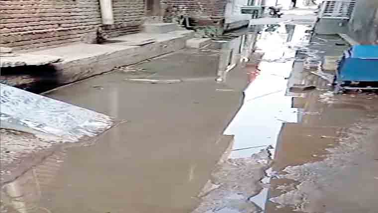 گندگی کے ڈھیر اور سیوریج کا پانی ،مچھروں کی افزائش