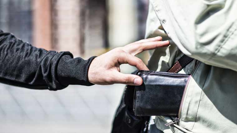  شہری کو لفٹ دینے پر جیب کٹ تین لاکھ روپے اور شناختی کارڈ چوری