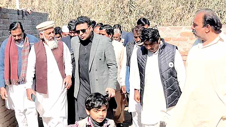 اسسٹنٹ کمشنر ڈاکٹر عابد ممتاز کاشاہپور کے قصبہ واڈھی کا دورہ 