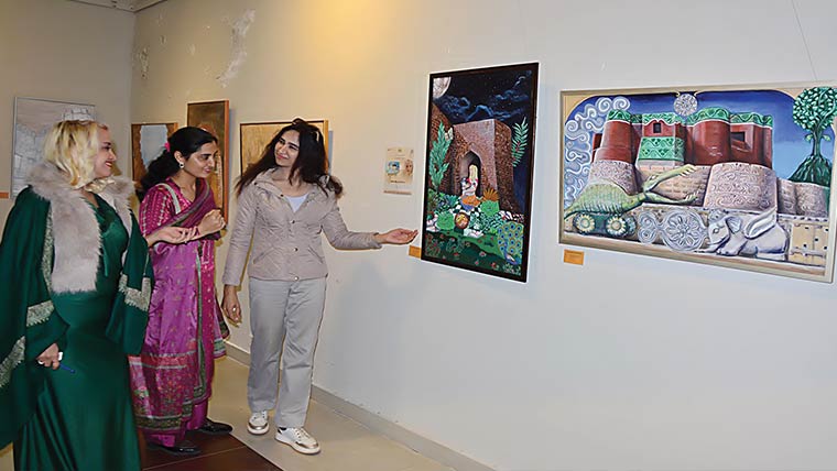 پنجاب آرٹس کونسل راولپنڈی میں  خواتین مصوروں کے فن پاروں کی نمائش 