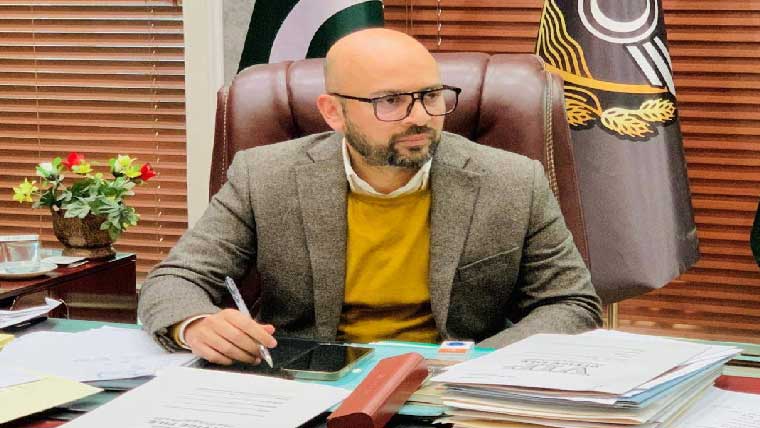  ڈی سی جہلم کا دورہ پنڈ دادنخان  صفائی انتظامات کا جا ئزہ لیا 