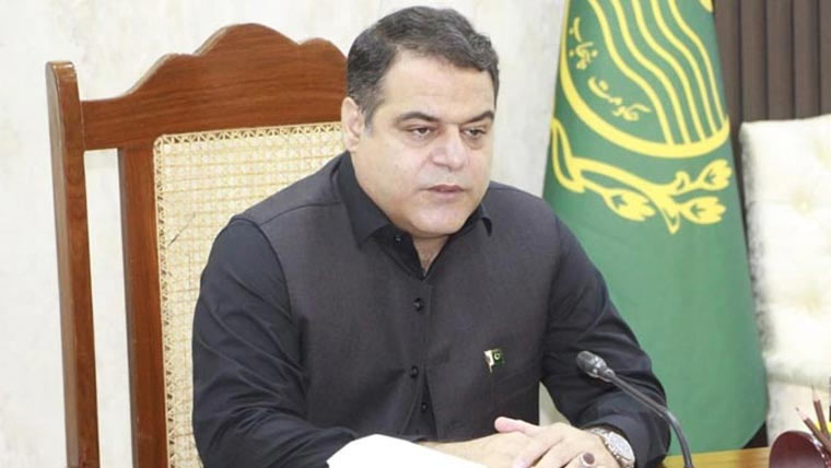 کمشنر راولپنڈی کا دورہ بینظیرہسپتال ، دھماکا کے زخمیوں کی عیادت 