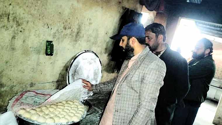 میانوالی:فوڈ اتھارٹی ٹیموں کے  چھاپے ،ہزاروں لٹر دودھ کی چیکنگ