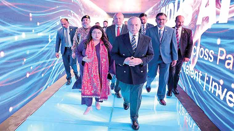 نوجوانوں کی تربیت سے انقلاب برپا کرسکتے : مصنوعی ذہانت پر 1 ارب ڈالر سرمایہ کاری کرینگے : شہباز شریف 