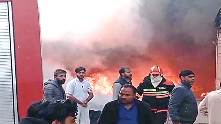 راولپنڈی:جائے نماز فیکٹری میں آتشزدگی، کروڑوں کا نقصان 