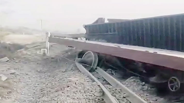 مال بردار ٹرین کی 11بوگیاں پٹڑی سے اتر کر الٹ گئیں 