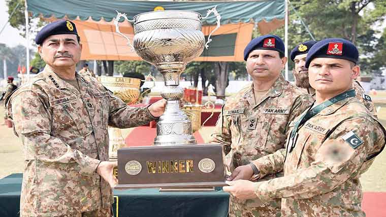 پاک آرمی ٹیم سپرٹ مقابلے ،فیلڈ مارشل نے انعامات دئیے