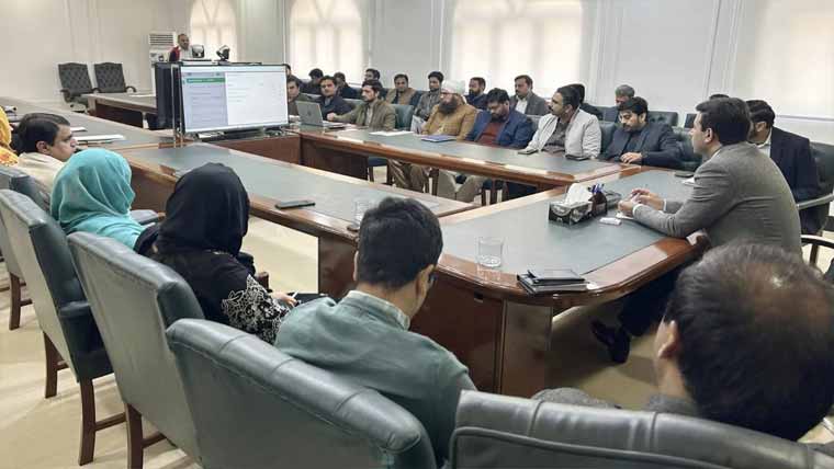 منڈی بہاؤالدین :ڈپٹی کمشنر  کی زیر صدارت ضلعی محکموں  کے سربراہوں کا اجلاس 