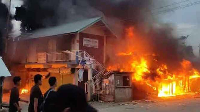 بھارتی ریاست منی پور میں فسادات، کئی گھر نذر آتش