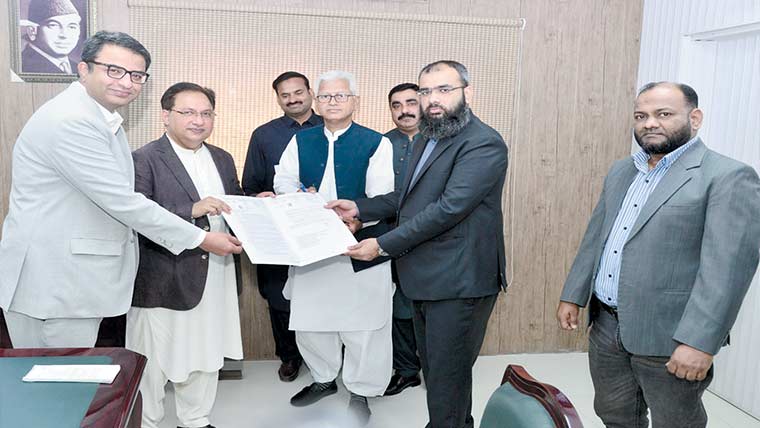 سرمایہ کاروں میں صنعتی پلاٹس کے الاٹمنٹ لیٹرز تقسیم