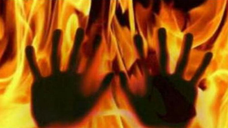  بچوں کی مدد سے خاوند کو تیل چھڑک کرزندہ جلا دیا