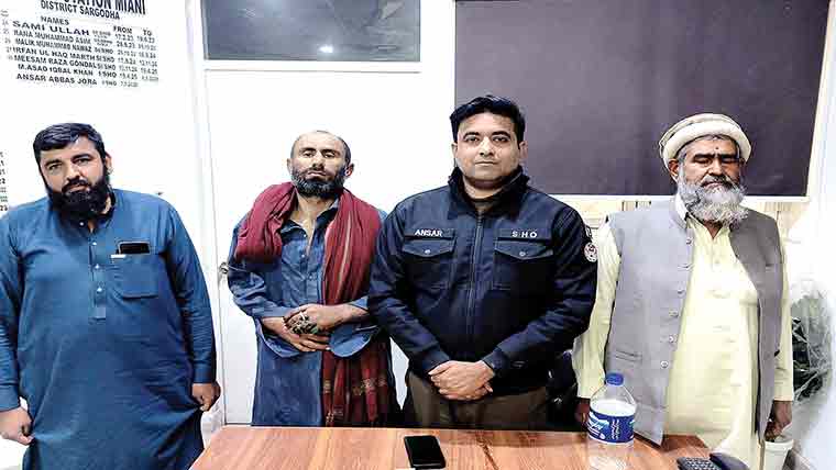 پولیس نے ذہنی معذور شخص کو علاج کے  بعد بحفاظت اہل خانہ کے حوالے کر دیا