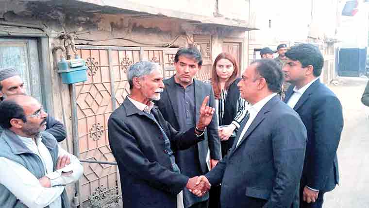 کمشنر کا ستھرا پنجاب پروگرام پر عملدرآمد کا جائزہ کیلئے طویل دورہ 