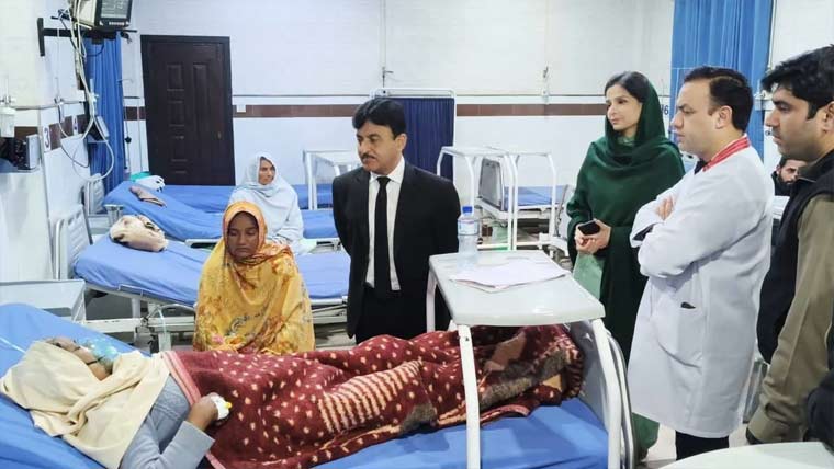 کمشنر کا میجر عزیز بھٹی شہید  ٹیچنگ ہسپتال گجرات کا دورہ 