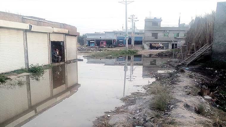 رسولنگر سیم نالہ اُبل پڑا، بازاروں میں گندا پانی داخل