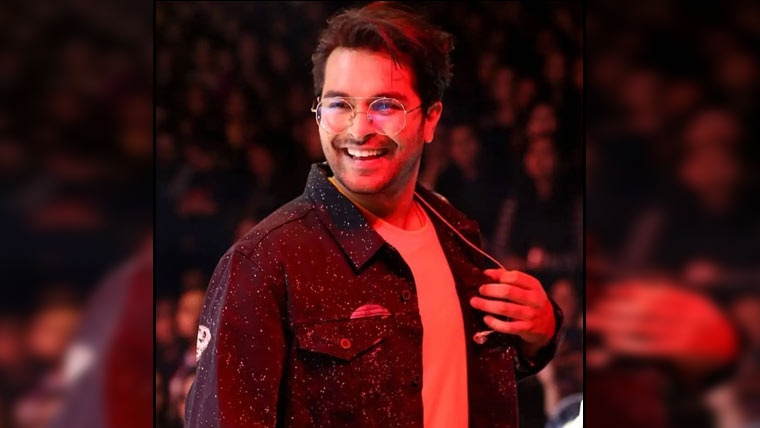 سٹیج پر برہمی کا اظہار، عاصم اظہر  نے وضاحت پیش کردی