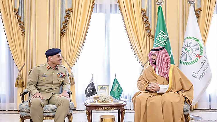 فیلڈ مارشل عاصم منیر سعودیہ پہنچ گئے، وزیر دفاع سے ملاقات