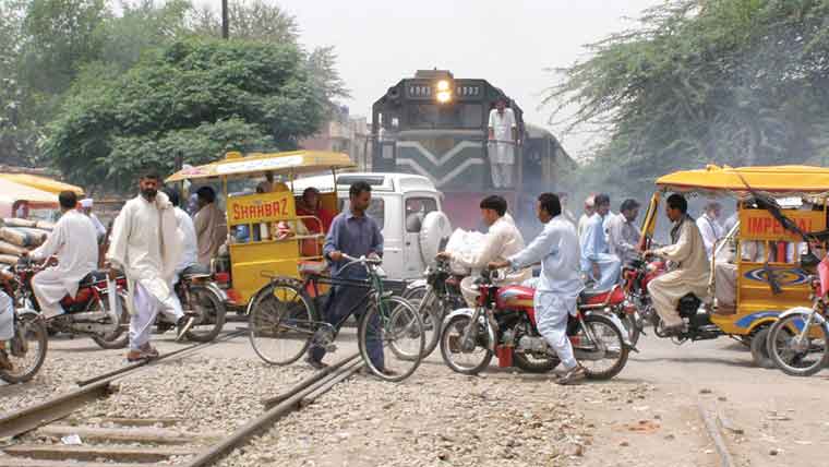  دنیا کی خبر پر ایکشن ،بغیر پھاٹک ریلوے کراسنگز کی رپورٹ طلب 