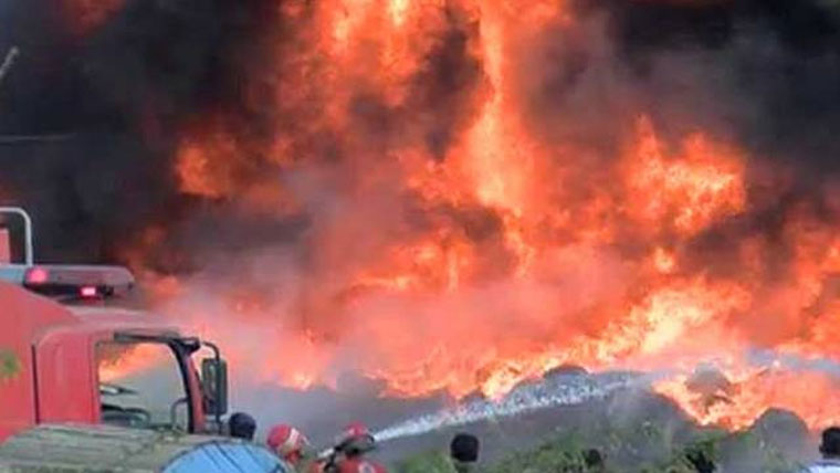 برکت مارکیٹ:گودام میں آتشزگی،کروڑوں کا سامان خاکستر