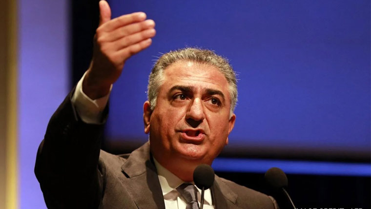 ’’گھروں کی چھتوں پر چڑھ  کر نعرے لگائیں ‘‘:رضا پہلوی  کی ایرانی عوام سے اپیل