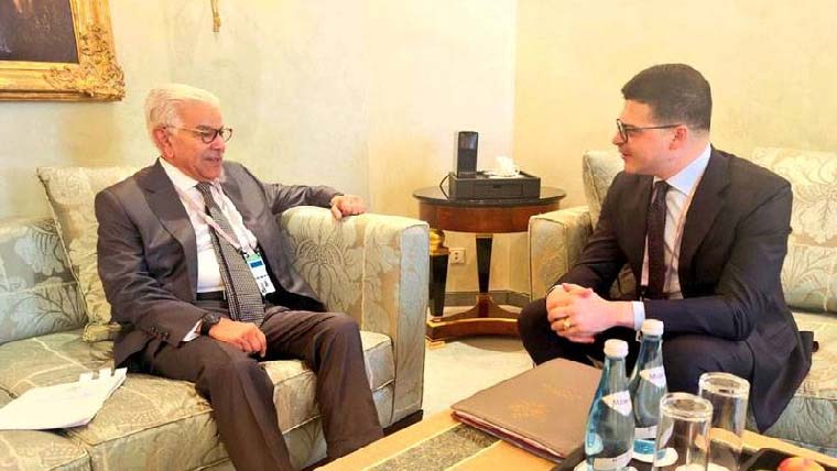 وزیردفاع خواجہ آصف کی جرمنی میں  البانیہ کے ہم منصب سے ملاقات 