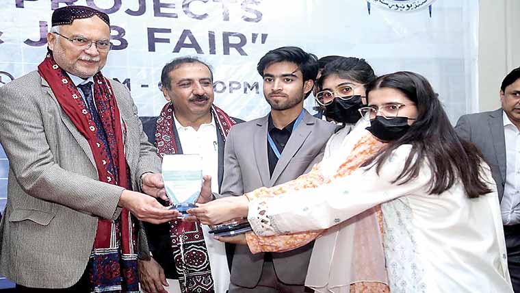 فورسز معرکہ حق، عوام معیشت میں کامیاب ہونگے :احسن اقبال