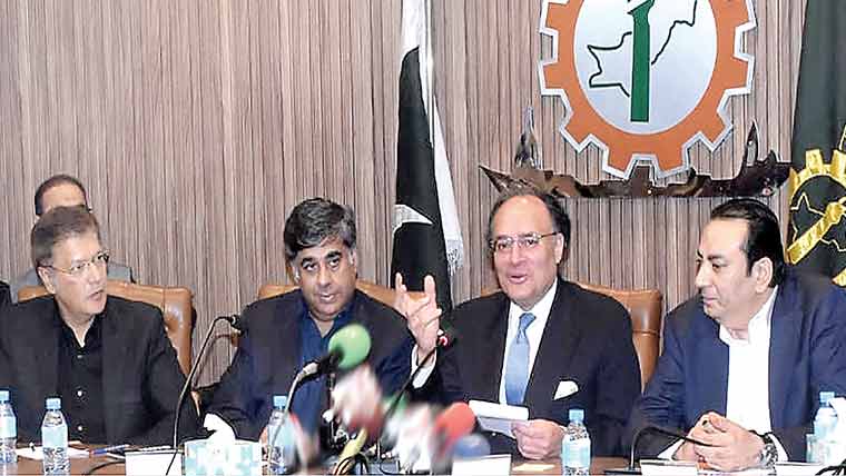 تعمیراتی شعبے کیلئے ریلیف دینے جارہے، شرح سود سنگل ڈیجٹ پر لائیں گے : وزیر خزانہ 