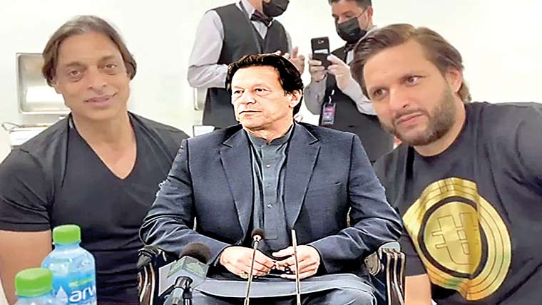 شاہد آفریدی اور شعیب اختر بھی عمران کی صحت کیلئے فکر مند