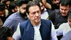 عمران خان کو ہسپتال منتقل کرنے اور ماہر ڈاکٹروں سے علاج کرانیکا فیصلہ : بیٹوں سے فون پر بات کرا دی گئی 