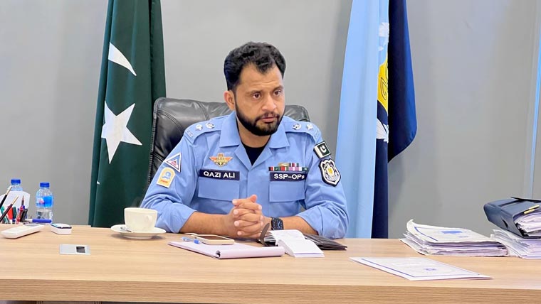 ایس ایس پی آپریشنز کاامام بارگاہوں، گرجا گھروں کا دورہ