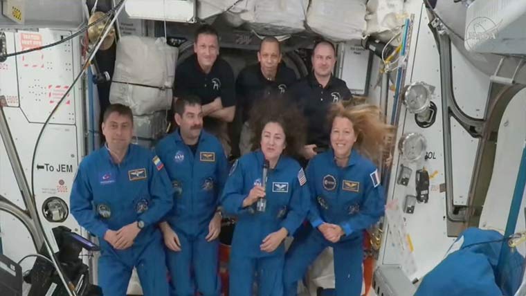 امریکی، فرانسیسی، روسی خلا باز بین  الاقوامی خلا ئی سٹیشن پہنچ گئے