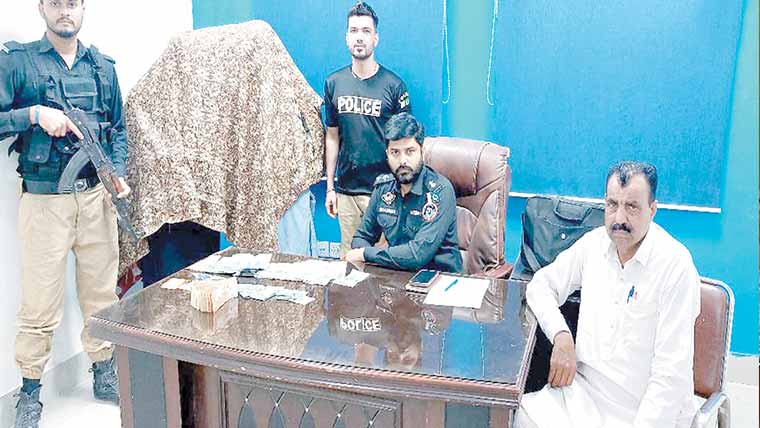 فرنٹیئرکالونی میں ڈکیتی ، مرکزی سہولت کار رشتہ دار نکلا،دو ملزمان گرفتار