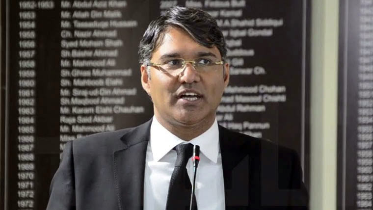 عمران خان کو فوری سپیشلسٹ ہسپتال منتقل کیا جائے ، تیمور مہے