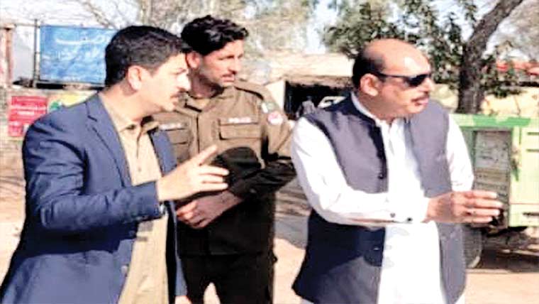  اسسٹنٹ کمشنر منڈی بہا ئو الدین اسفند  یار کی جانب سے صفائی ستھرائی کا جائزہ 