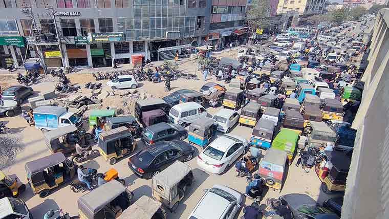 ٹریفک جام کے مسئلے نے سڑکوں پر نکلنا مشکل کردیا