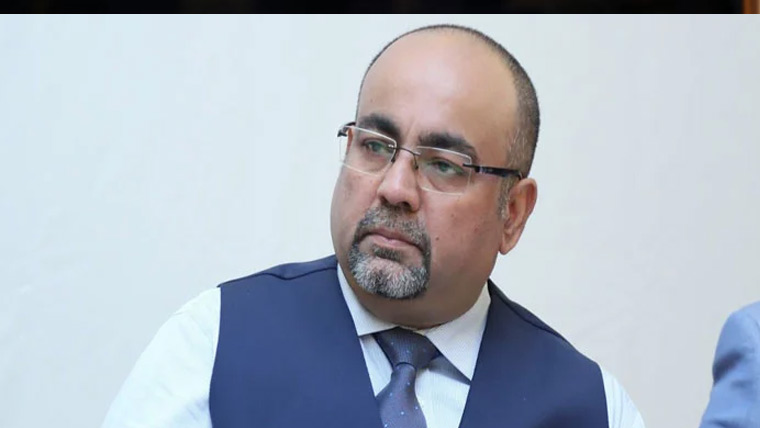 بیویاں بھی شوہروں پر تشدد  کرتی ہیں، بل میں صرف  عورتوں کا ذکر کیوں؟ خواجہ اظہار