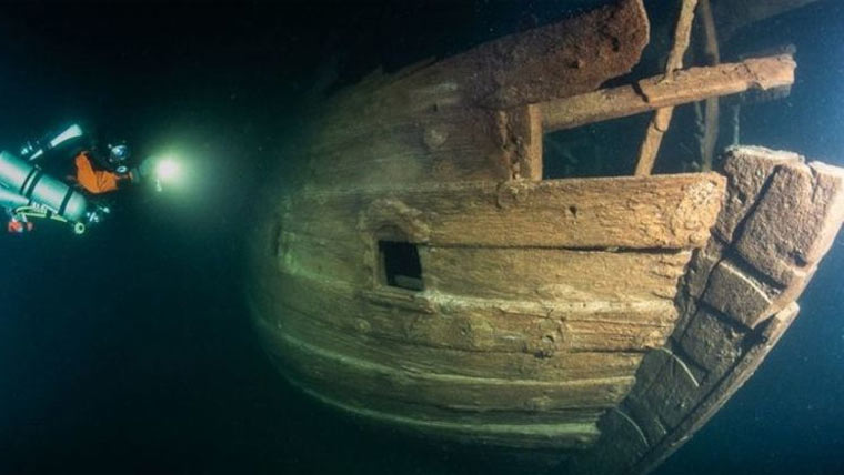 سویڈن:بحر بالٹک میں 400  سال پرانابحری جہاز بر آمد 