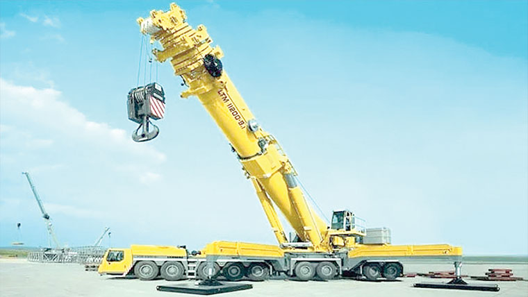 دنیاکی بڑی موبائل کرین، 1200ٹن وزن اٹھا سکتی 
