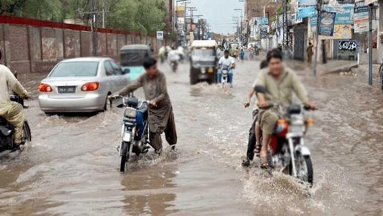 سکھر:موسلا دھار بارش کے بعد نشیبی علاقے ڈوب گئے