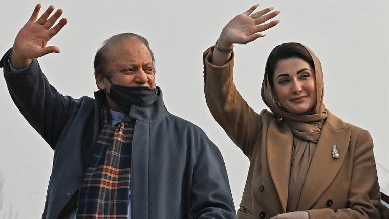مریم نوازاور نوازشریف کی مال روڈ مری آمد لوگ دیکھ کر پرجوش ،نعرے بازی کی 