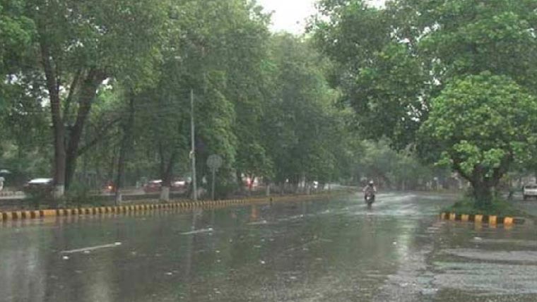 لاہور کے مختلف علاقوں میں  بوندا باندی سے موسم خوشگوار