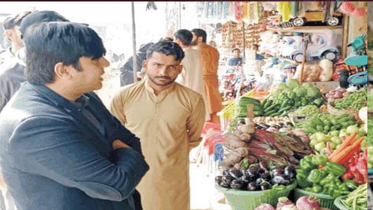  اسسٹنٹ کمشنر جڑانوالہ کا سہولت بازار کا دورہ، نرخ چیک کئے