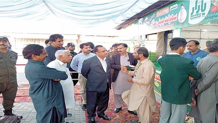 کمشنر کا نگہبان رمضان سہولت اور ریہڑی بازاروں کا دورہ 