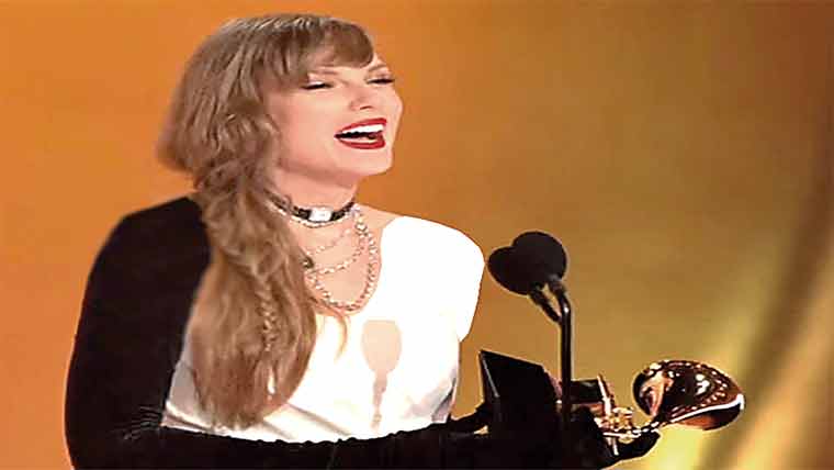 ٹیلر سوئفٹ پھر سال کی بہترین گلوکارہ ، اپنا ہی ریکارڈ توڑ دیا