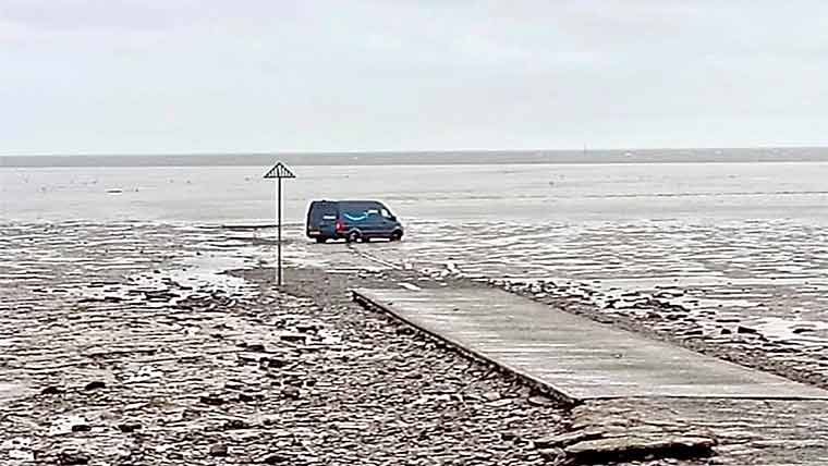 جی پی ایس سے رہنمائی نے گاڑی دلدل میں پھنسا دی